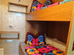 Apartment | 3 bedrooms, individually furnished, bed sheets