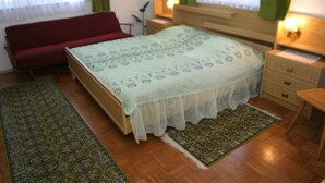 House | 1 bedroom, individually furnished - Majestic Holiday Home in Kleindiex With Garden and Terrace (Ruden)