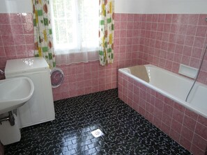 Bathroom - Majestic Holiday Home in Kleindiex With Garden and Terrace (Ruden)