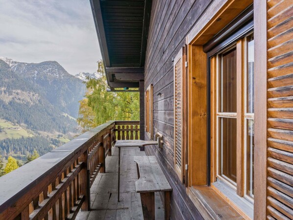 Balcony - Chalet in Mortschach Near Ski Slopes (Mortschach)
