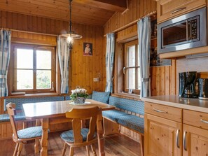Private kitchen - Chalet in Mortschach Near Ski Slopes (Mortschach)