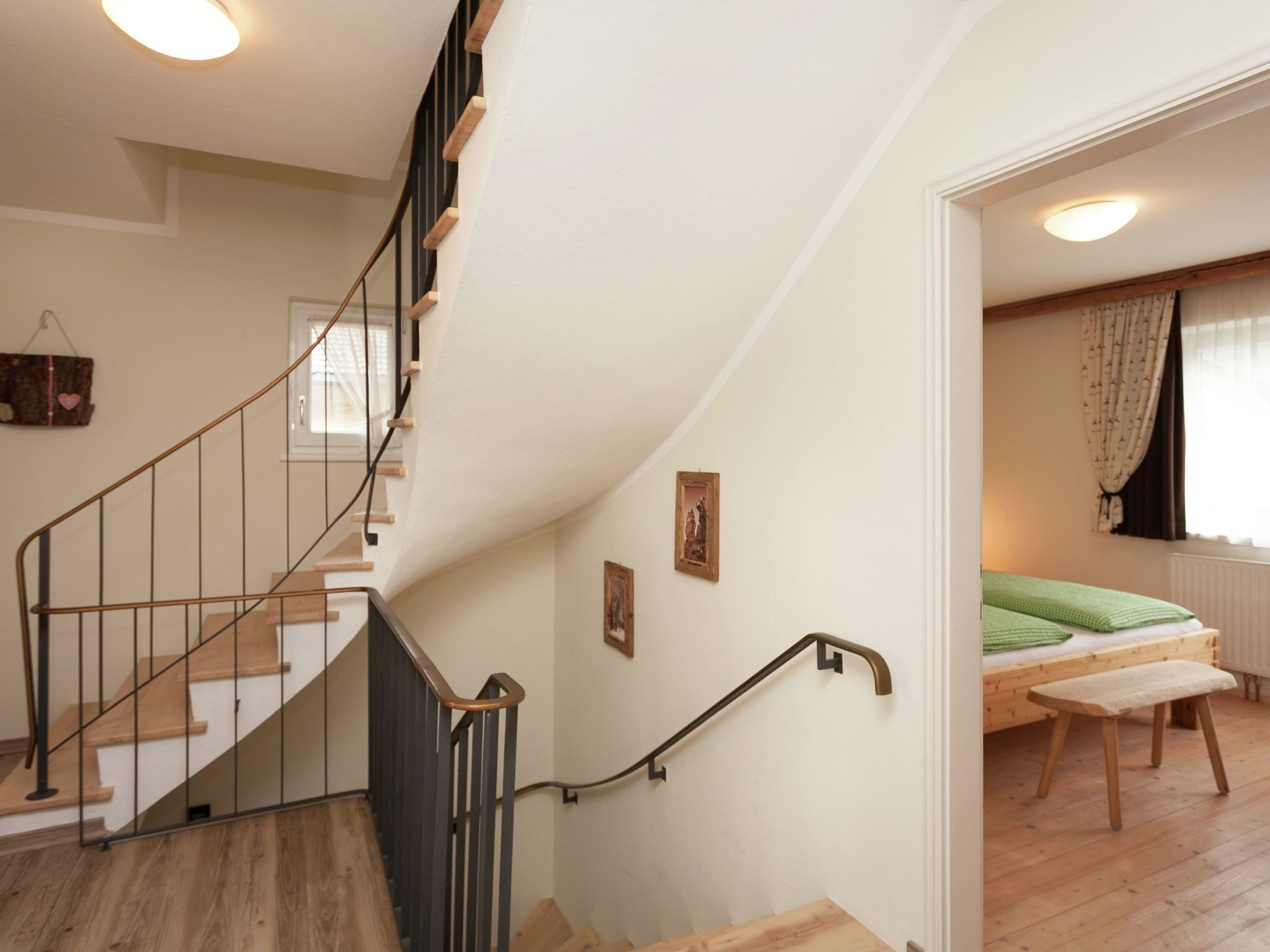 5 Schlafzimmer, individuell eingerichtet, Bettwäsche