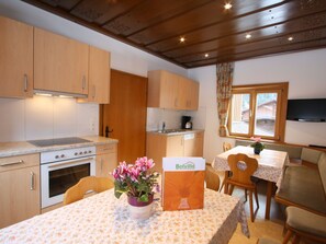 Fridge, oven, dishwasher - Beautiful Apartment in Gortipohl With Parking (Sankt Gallenkirch)