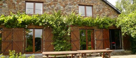 House | Outdoor dining