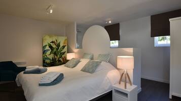 7 bedrooms, individually furnished, iron/ironing board, bed sheets