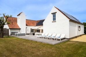 Exterior - Luxury Villa in Sint-Idesbald with Hot Tub (Koksijde)