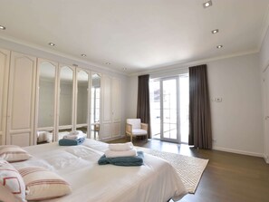 Villa | 7 habitaciones, muebles diferentes y tabla de planchar con plancha 