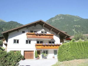 Exterior - Deluxe Apartment in Sankt Gallenkirch With Mountain View (Sankt Gallenkirch)