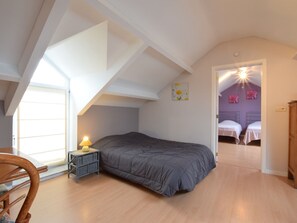 Maison | 4 chambres, ameublement personnalisé, fer et planche à repasser