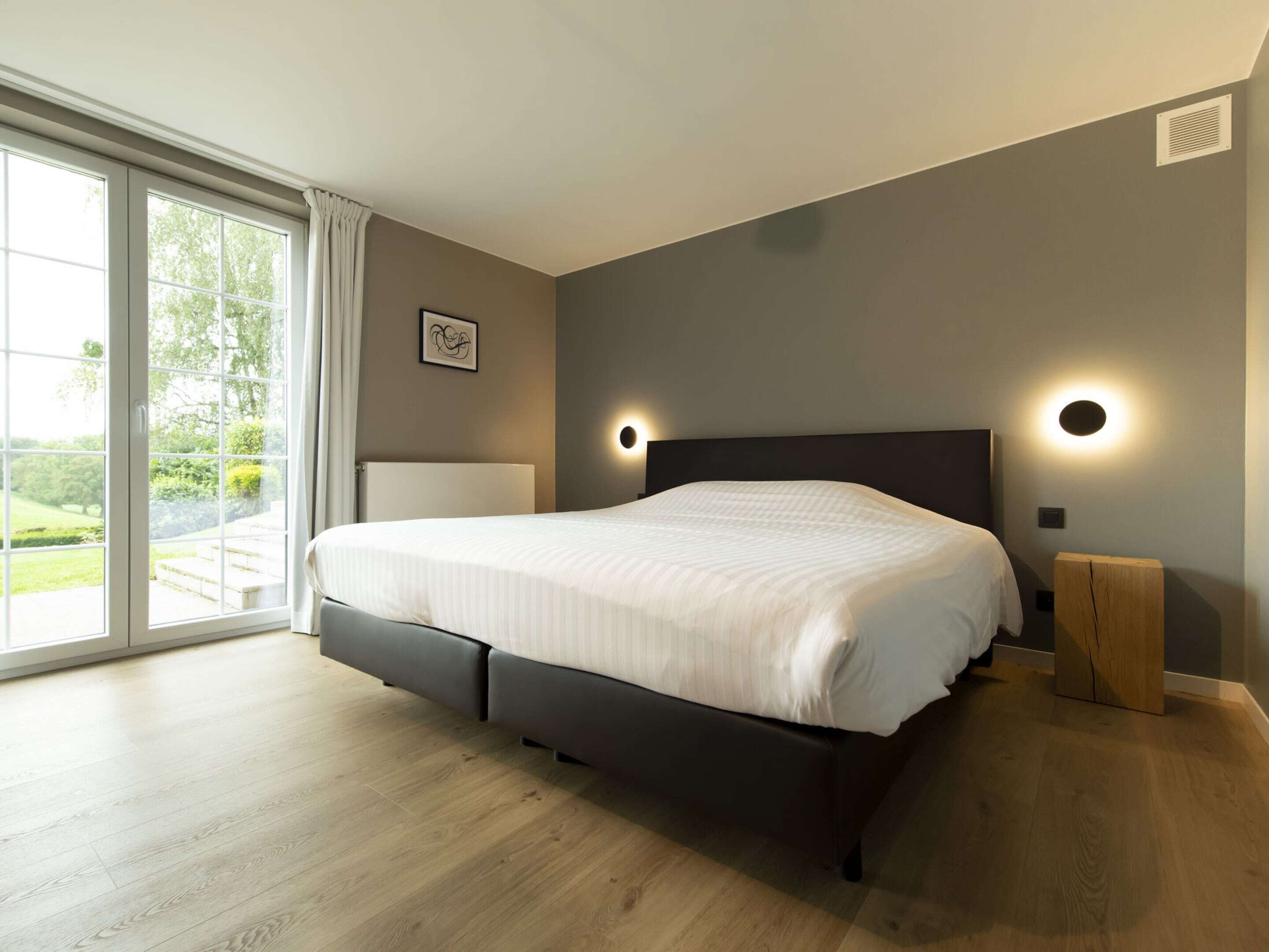 House | 9 bedrooms, individually furnished, bed sheets