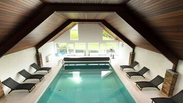 Rumah | Kolam renang | Kolam renang indoor dan kolam renang outdoor