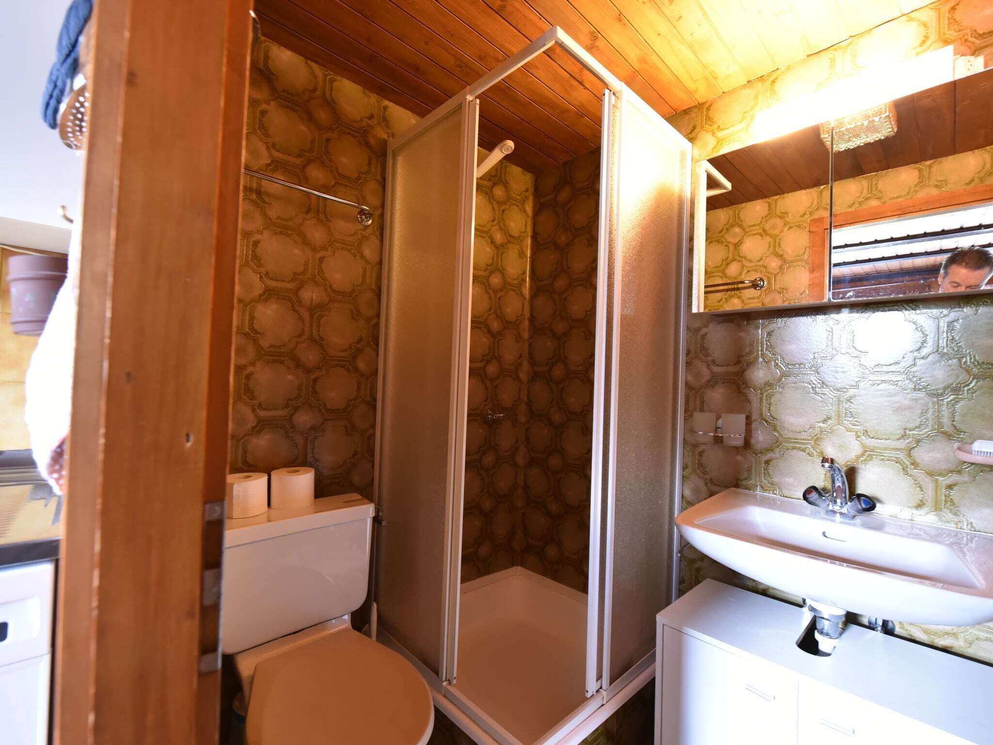 Apartment | Bathroom | Shower, towels