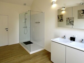 Ferienhaus | Badezimmer | Dusche
