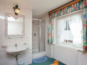 Apartment | Bathroom | Shower