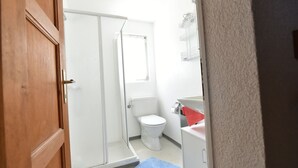Apartment | Badezimmer | Dusche, Handtücher