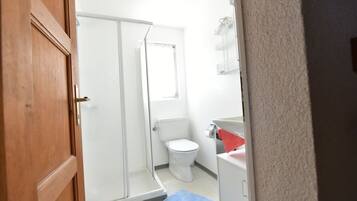 Apartment | Bathroom | Shower, towels
