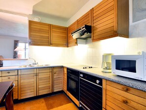 Ferienhaus | Eigene Küche | Kühlschrank, Mikrowelle, Ofen, Herdplatte