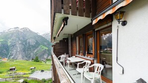 House | Balcony - Snug Holiday Home in Grächen With Balcony, Parking and Lift (Graechen)
