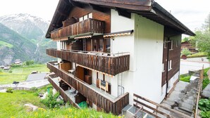 Exterior - Snug Holiday Home in Grächen With Balcony, Parking and Lift (Graechen)