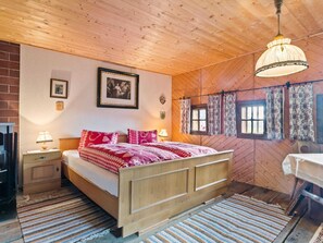 Apartment | 2 bedrooms, individually furnished, bed sheets - Chalet in Arriach Near Gerlitzen Ski Area (Arriach)
