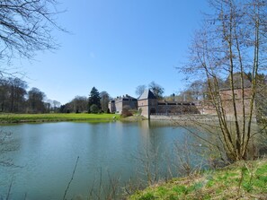 A serene lakeside view with a historic building and a bridge. - Cozy Cottage in Barvaux-Condroz near Forest (Havelange)