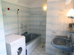 House | Bathroom | Bathtub, towels