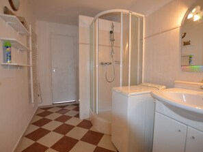 House | Bathroom | Shower, towels - Beautiful Mansion in Turnov With Swimming Pool (Turnov)