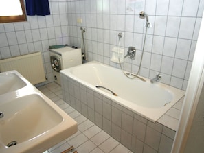 Bathroom | Bathtub, towels