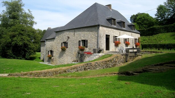 Exterior - Charming Holiday Home in Soulme With Garden and Terrace (Doische)