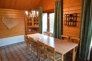 Chalet | Dining - Scenic Chalet in Ovifat (Waimes)