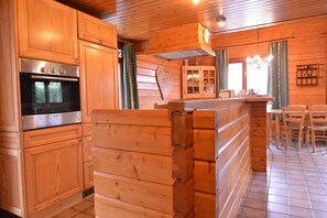 Chalet | Private kitchen - Scenic Chalet in Ovifat (Waimes)