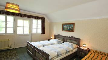 Nhà | 2 phòng ngủ, trang bị nội thất với thiết kế riêng biệt, bộ trải giường