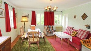 Living room - Historic Holiday Home in Gmünd near Cross Country Skiiing (Gmuend in Kaernten)