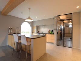 独立别墅 | 私人厨房 | 高脚椅