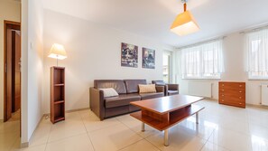 Apartment (43 B) | Wohnbereich | Flachbildfernseher