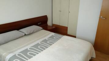 2 slaapkamers, een strijkplank/strijkijzer