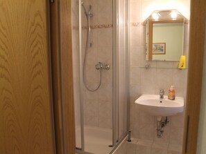 Apartment | Badezimmer | Dusche