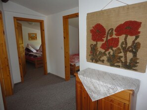 3 Schlafzimmer, Babybetten, Bettwäsche
