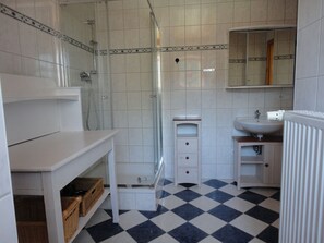 Apartment | Badezimmer | Dusche