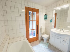 House | Bathroom - Classy Holiday Home With Terrace, Garden, Barbecue, Heating (Harzgerode)