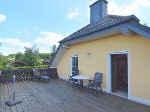 Exterior - Striking Apartment in Buchet Germany near Lake (Buchet)