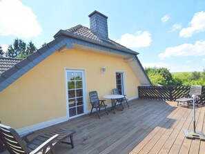 House | Balcony - Striking Apartment in Buchet Germany near Lake (Buchet)
