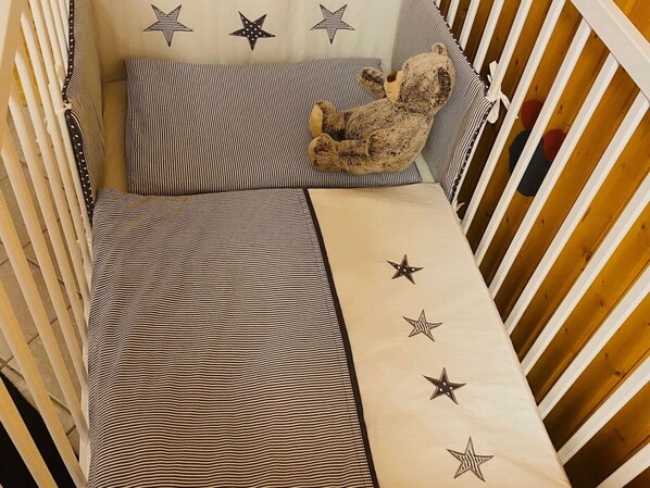 House | 1 bedroom, individually furnished, bed sheets