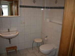 Apartment | Bathroom - Apartment in Boiensdorf With Terrace, Garden and Barbecue (Boiensdorf)