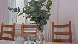 3 makuuhuonetta, yksilöllisesti kalustettu, vuodevaatteet