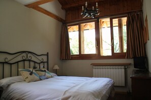 Free WiFi, bed sheets - Hotel Vallibierna (Benasque)