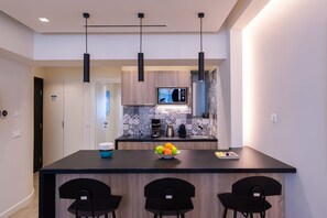 Mini-fridge, microwave, stovetop, dishwasher - Hestia - Romvis 9 (Athens)
