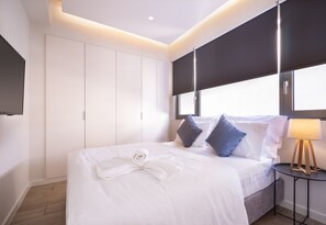 Penthouse, Balcony | Premium bedding, down comforters, in-room safe, laptop workspace - Hestia - Romvis 9 (Athens)