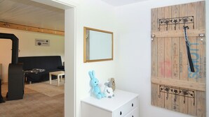 1 phòng ngủ, trang bị nội thất với thiết kế riêng biệt, bộ trải giường 