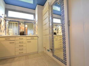 Bathroom - Villa With Private Swimming Pool in a Rural Area, Just Outside Decize (Decize)